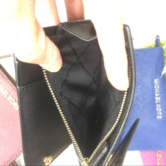 Michael Kors card case carryall wallet - Picture 8 of 9